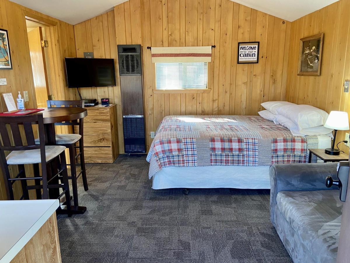 Betsie Riverside Resort Benzonia Екстер'єр фото