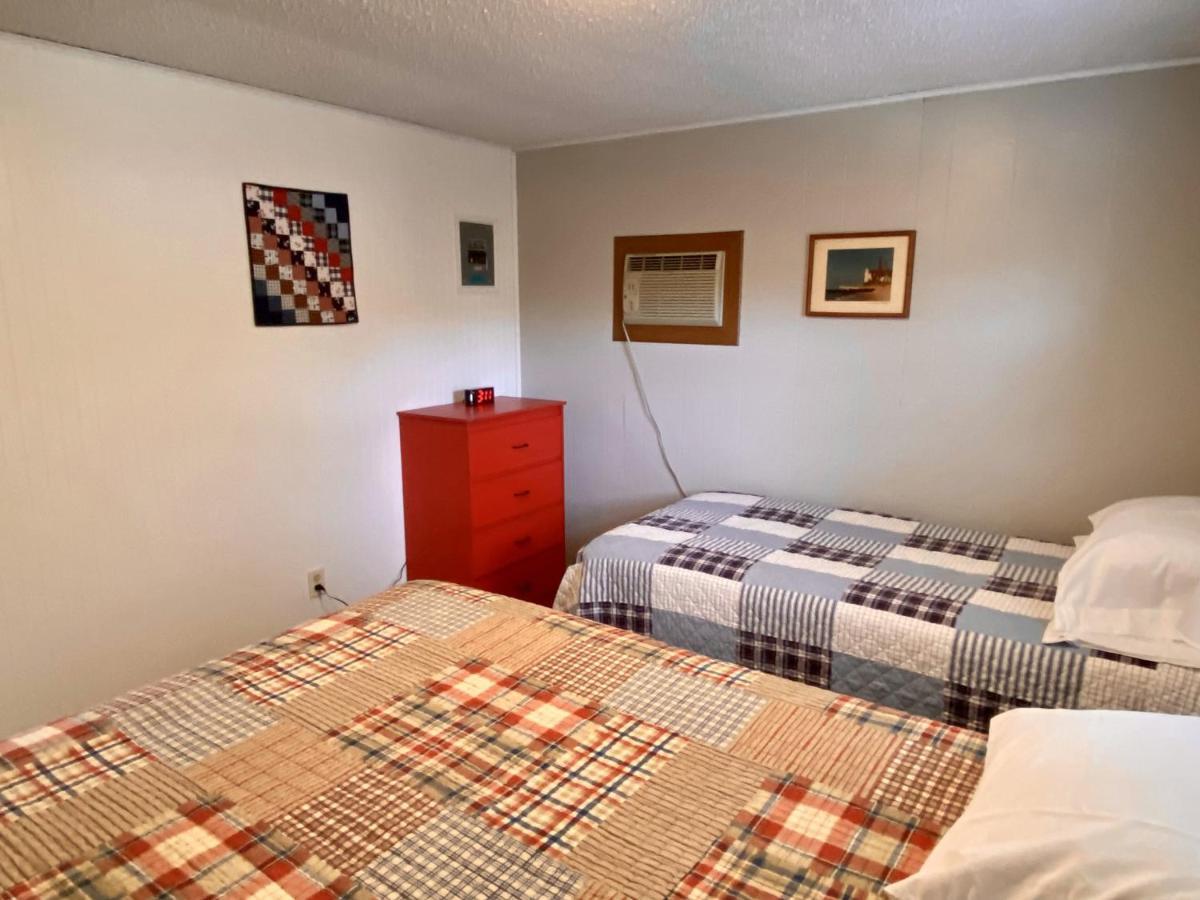 Betsie Riverside Resort Benzonia Екстер'єр фото