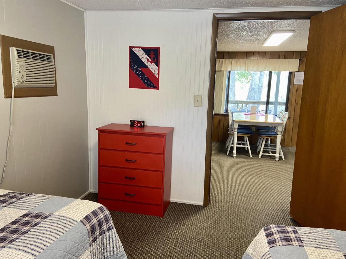 Betsie Riverside Resort Benzonia Екстер'єр фото
