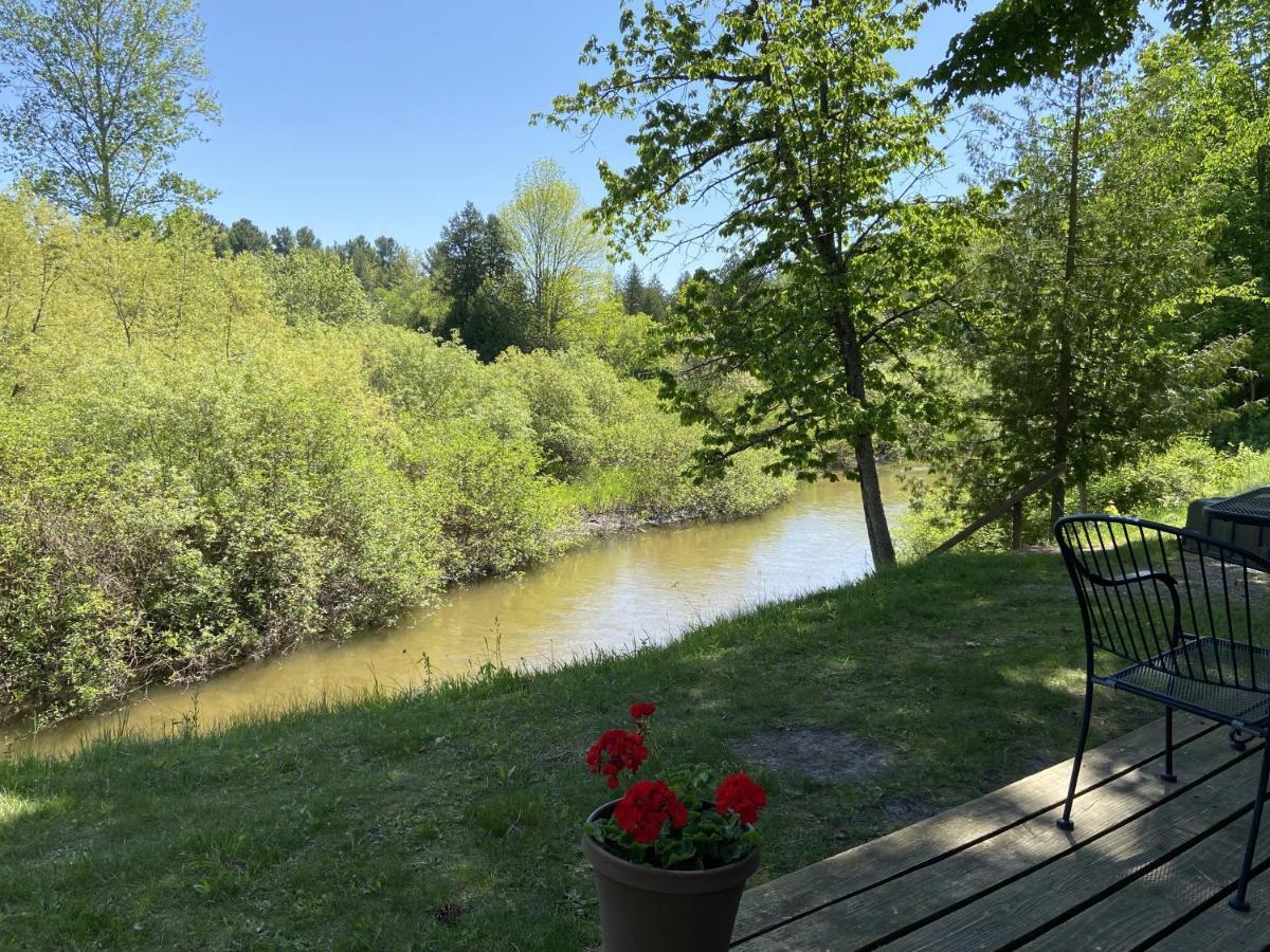 Betsie Riverside Resort Benzonia Екстер'єр фото