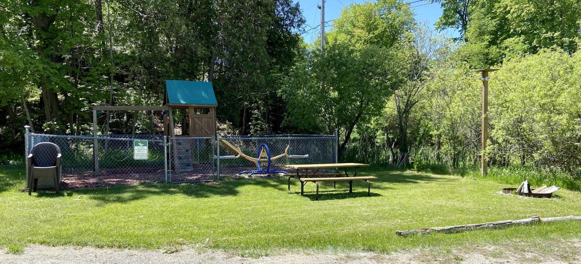 Betsie Riverside Resort Benzonia Екстер'єр фото