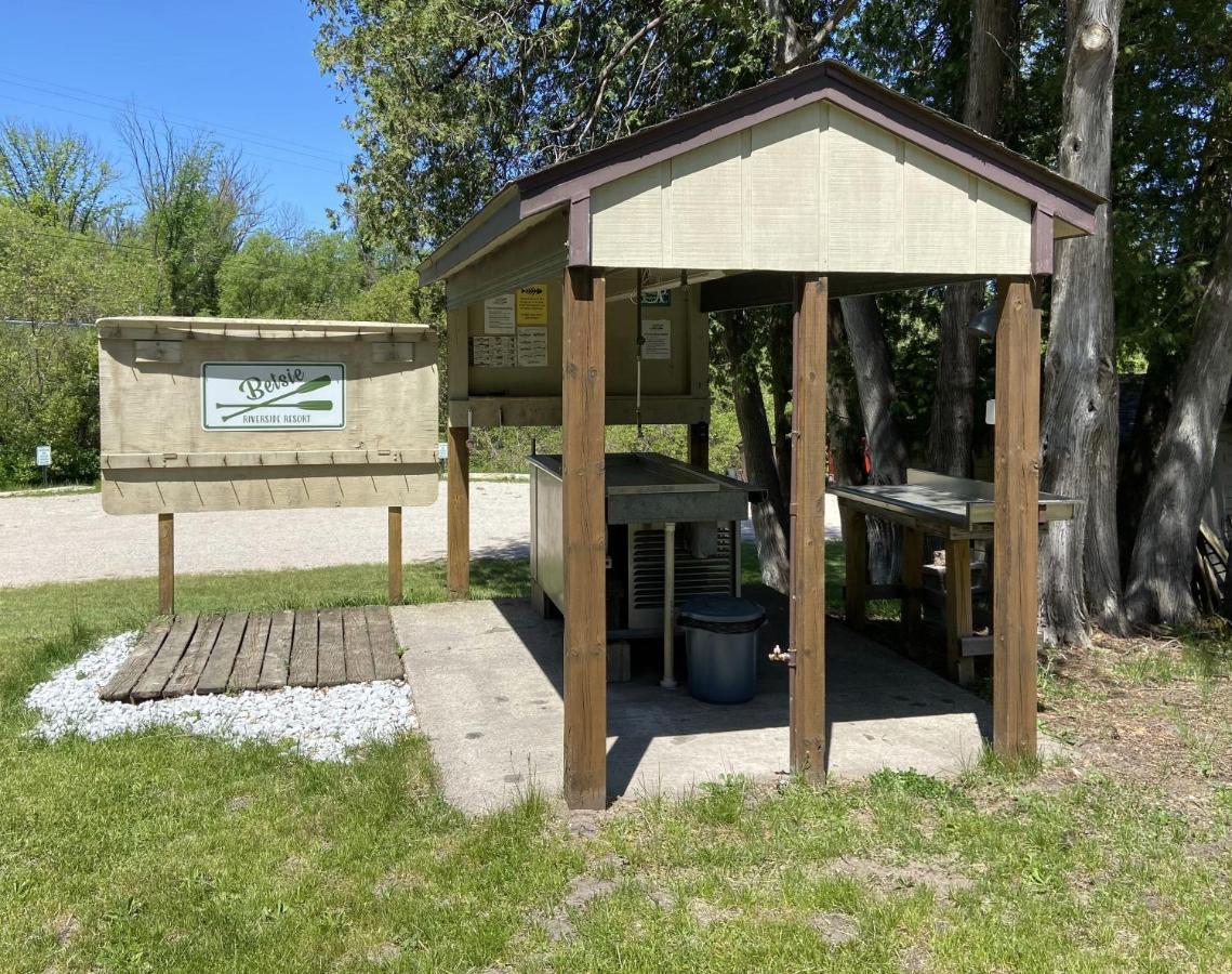 Betsie Riverside Resort Benzonia Екстер'єр фото