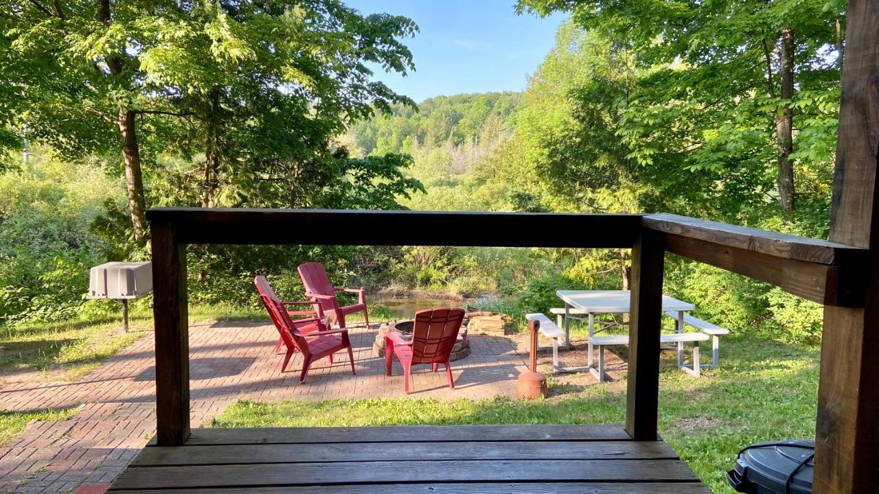 Betsie Riverside Resort Benzonia Екстер'єр фото