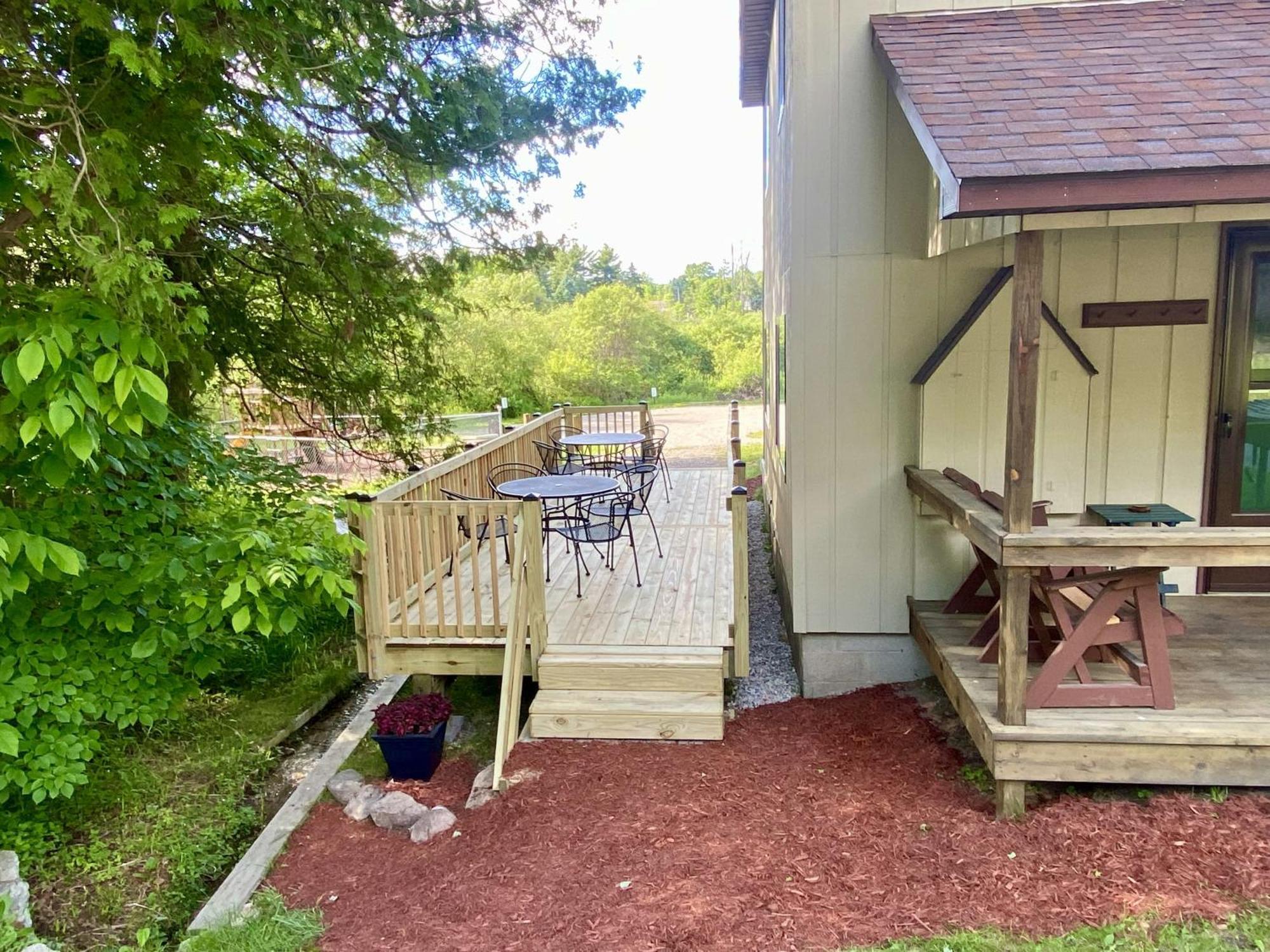 Betsie Riverside Resort Benzonia Екстер'єр фото