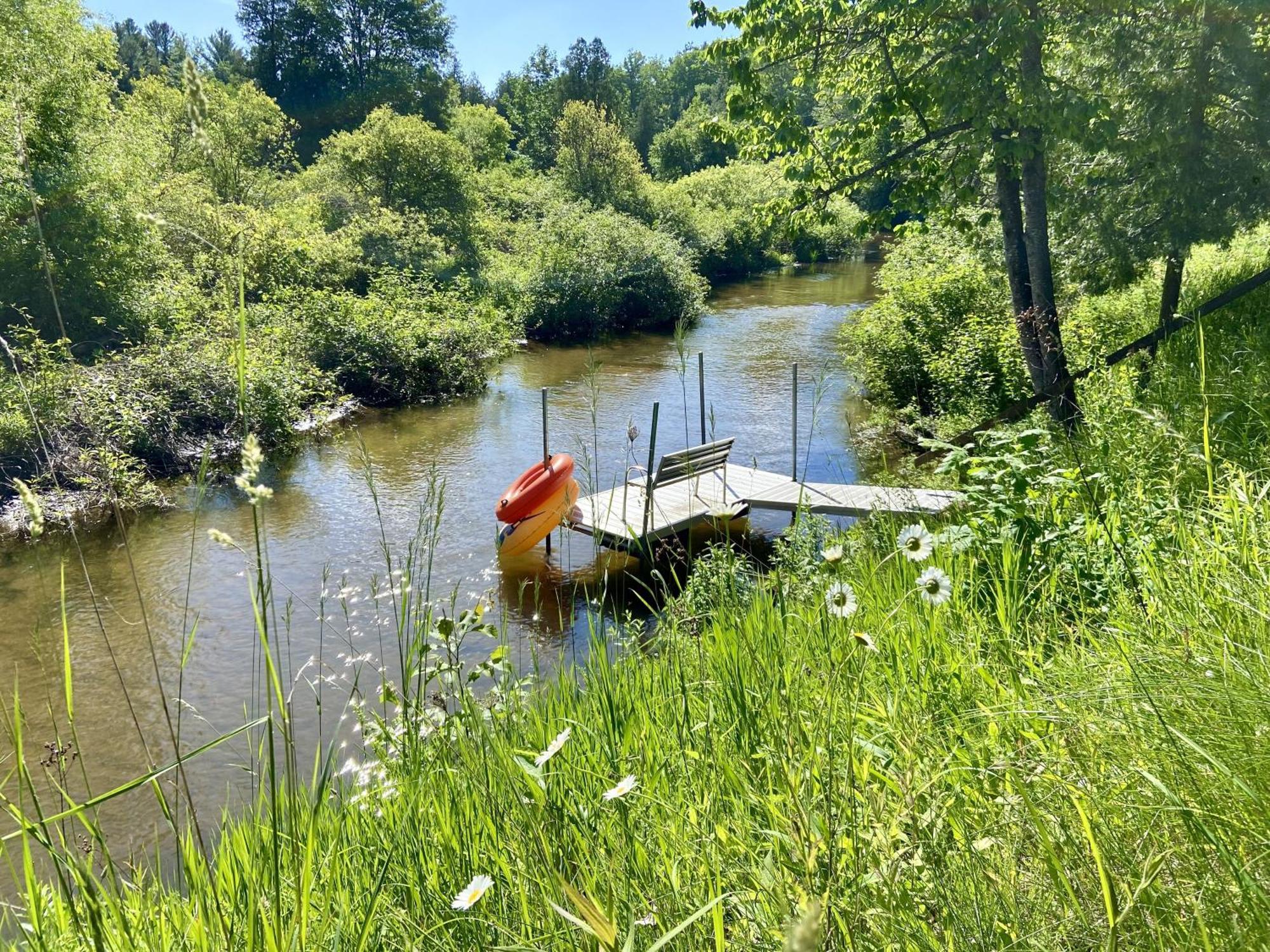 Betsie Riverside Resort Benzonia Екстер'єр фото