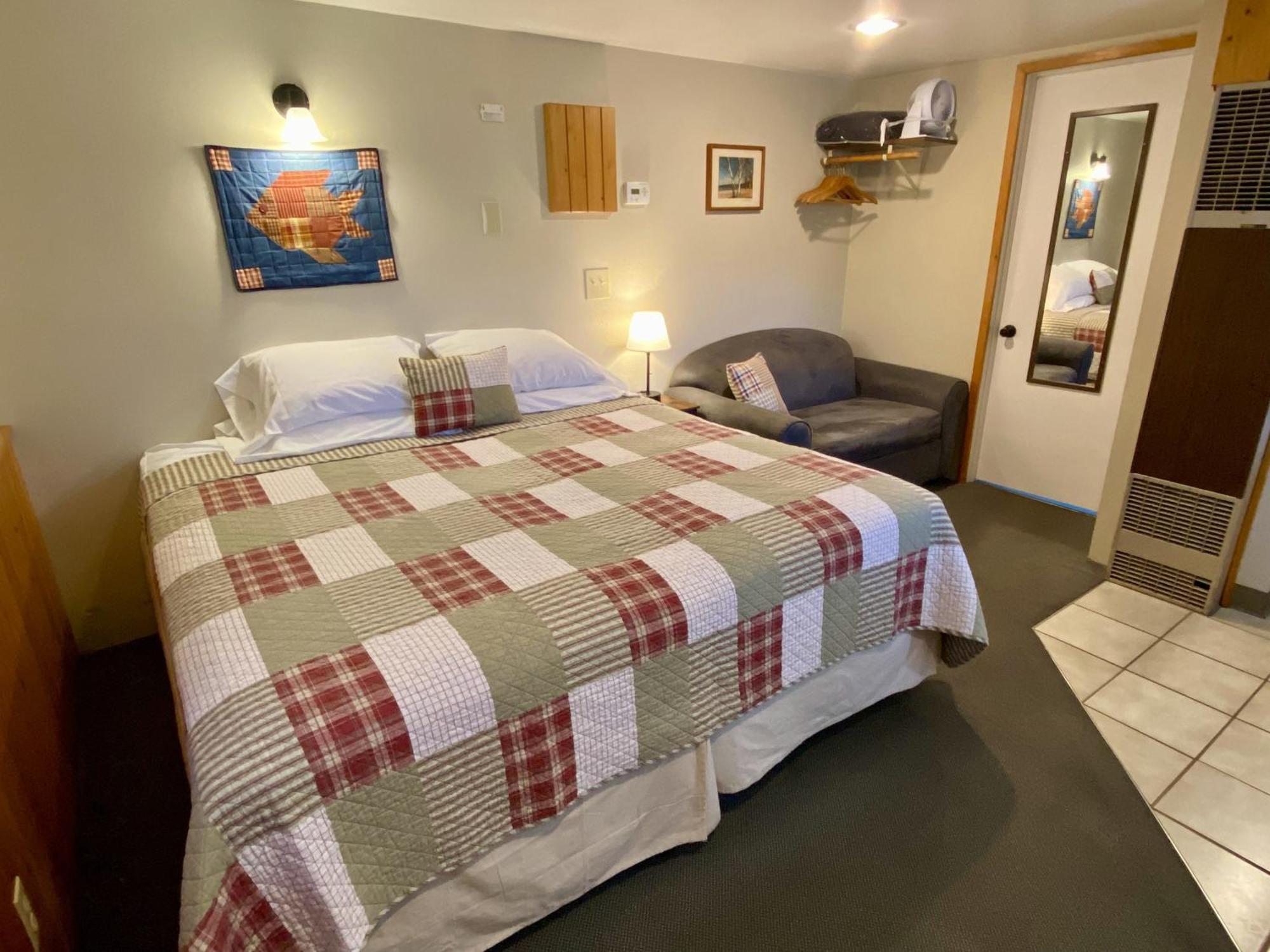 Betsie Riverside Resort Benzonia Екстер'єр фото