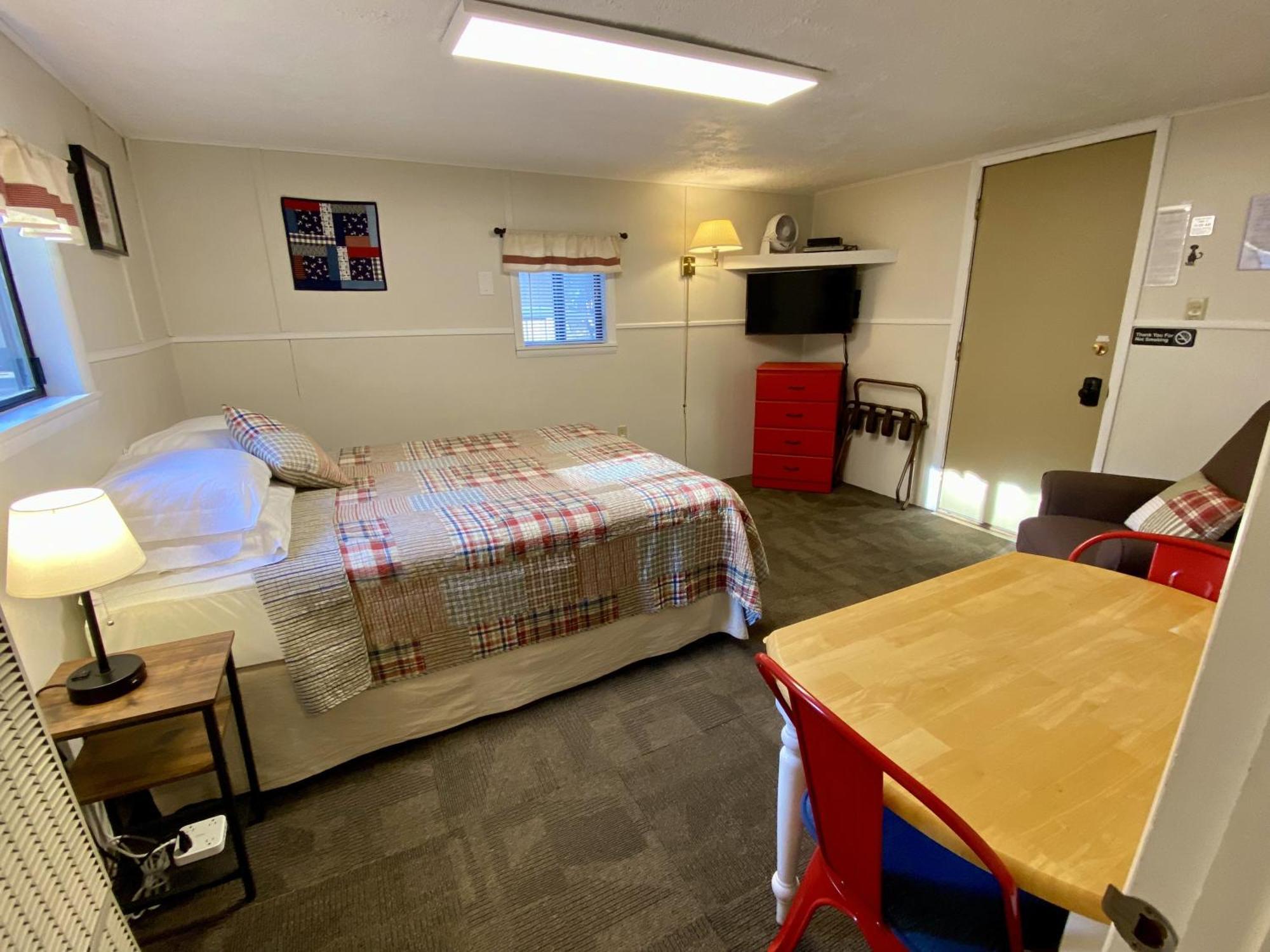 Betsie Riverside Resort Benzonia Екстер'єр фото