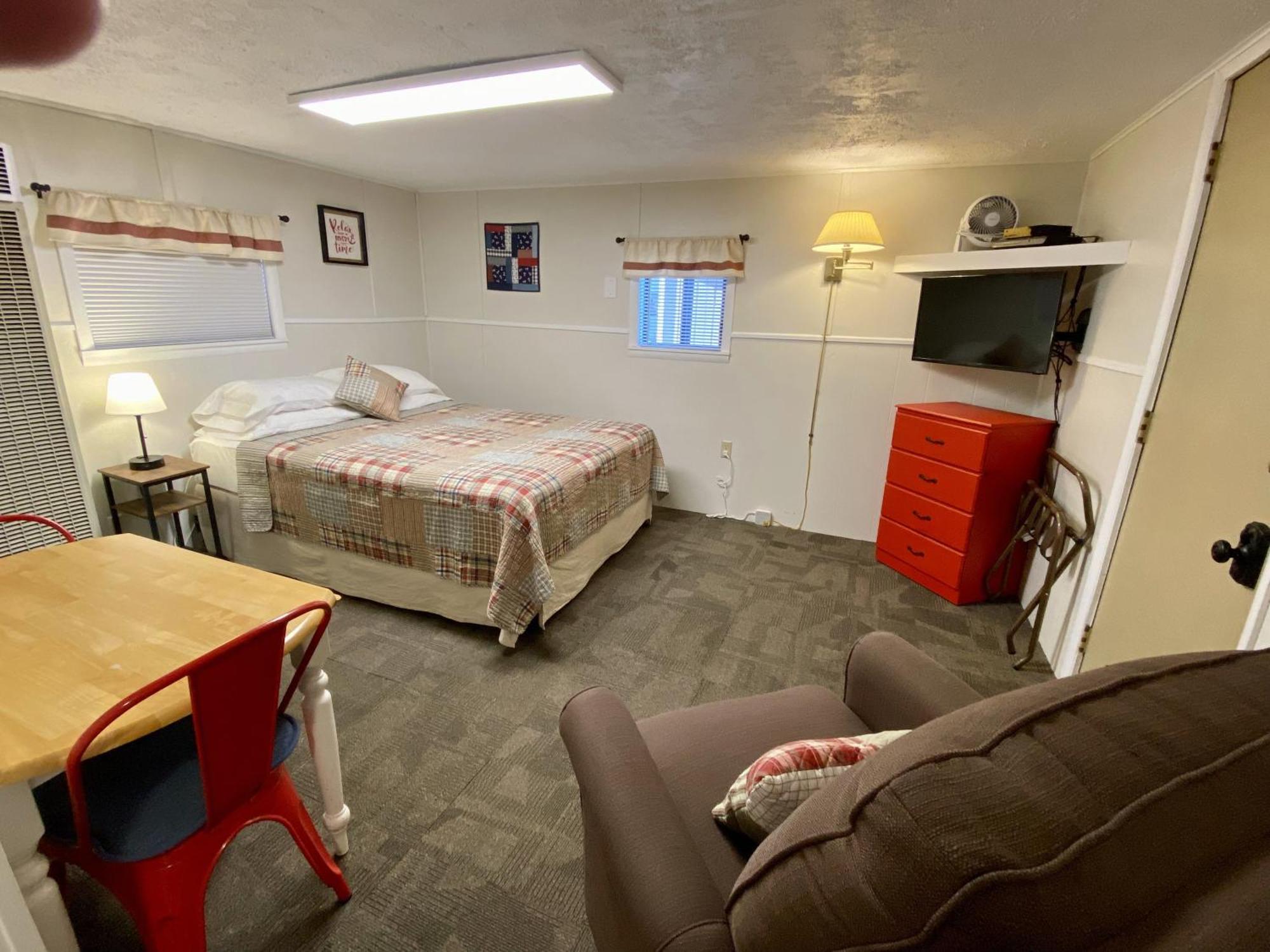 Betsie Riverside Resort Benzonia Екстер'єр фото
